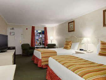 Howard Johnson By Wyndham