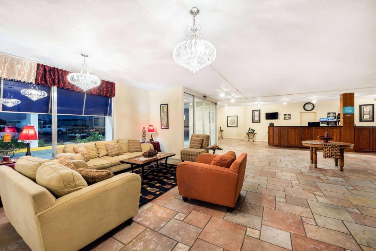 Howard Johnson By Wyndham