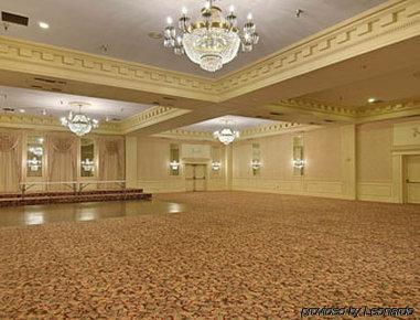 Howard Johnson By Wyndham Hotel Burlington